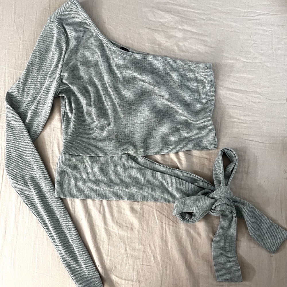 One sleeve windsor top